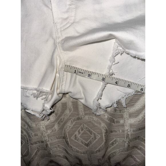 Free People We The Free Sofia White Distressed Denim Shorts Size 27 Hem - Picture 6 of 8